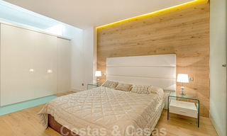 Appartement contemporain rénové en première ligne de la plage à vendre à Gray D'Albion à Puerto Banus, Marbella 39760 