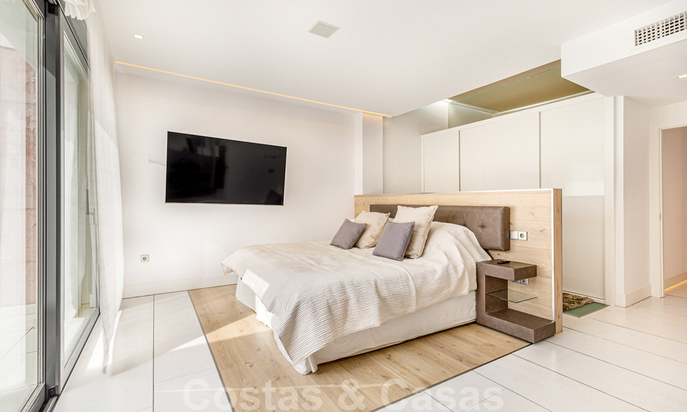 Appartement contemporain rénové en première ligne de la plage à vendre à Gray D'Albion à Puerto Banus, Marbella 39764