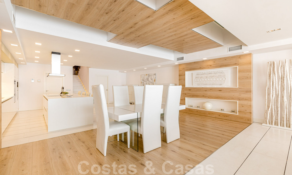 Appartement contemporain rénové en première ligne de la plage à vendre à Gray D'Albion à Puerto Banus, Marbella 39771
