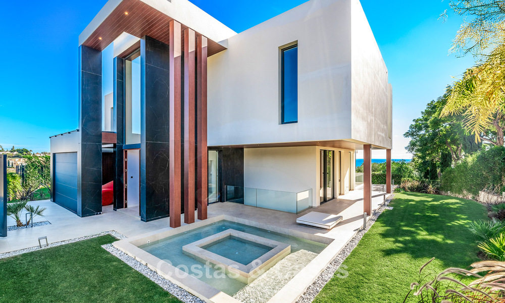 Villa d'architecture moderne avec vue panoramique sur la mer à vendre dans un complexe de golf 5 étoiles à Marbella – Benahavis 791728