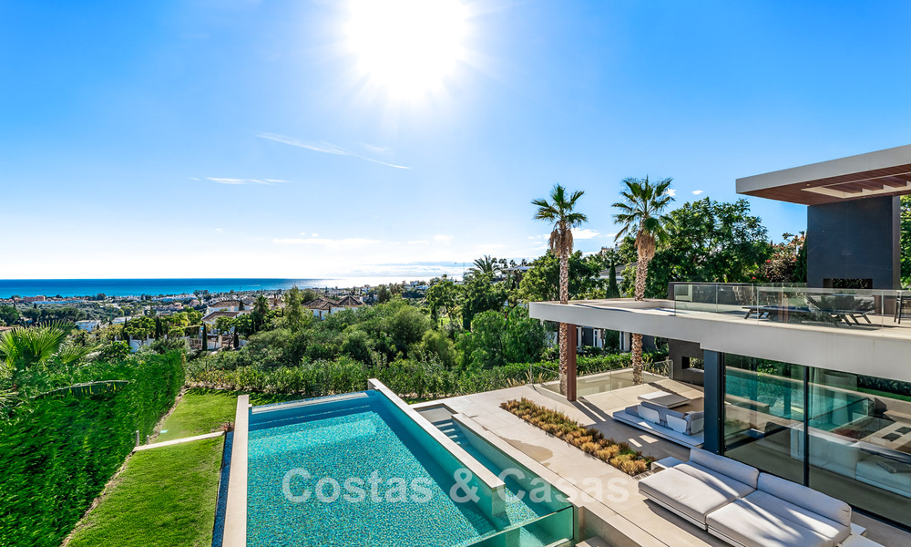 Villa d'architecture moderne avec vue panoramique sur la mer à vendre dans un complexe de golf 5 étoiles à Marbella – Benahavis 791730