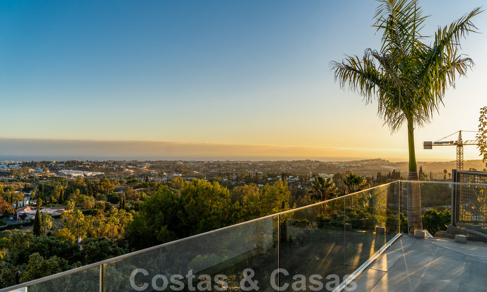 Spacieuse villa architecturale à vendre avec vue spectaculaire sur la mer dans une communauté privée de Benahavis - Marbella 39932