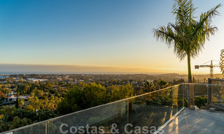 Spacieuse villa architecturale à vendre avec vue spectaculaire sur la mer dans une communauté privée de Benahavis - Marbella 39932 