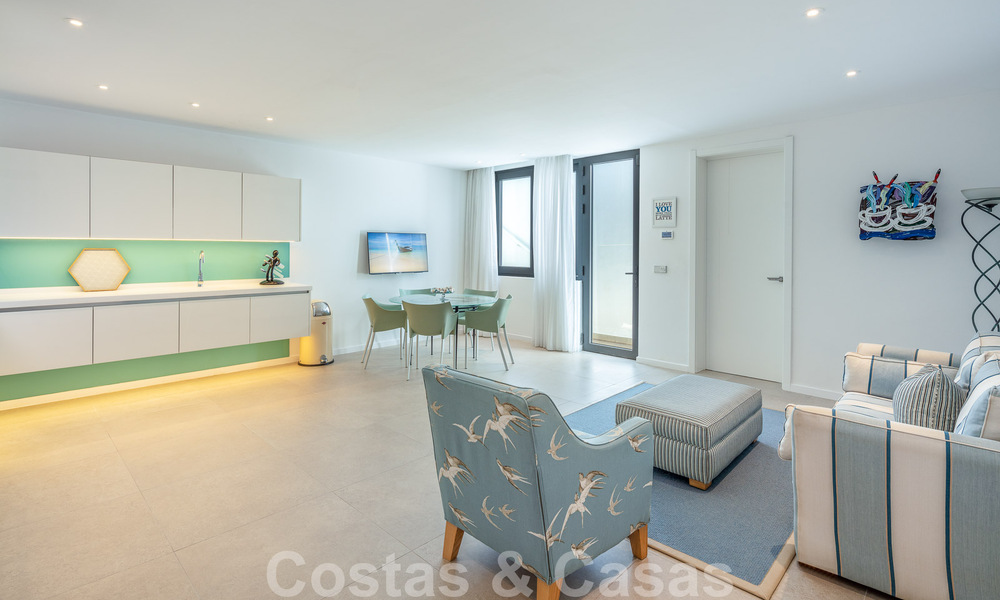 Spacieuse villa architecturale à vendre avec vue spectaculaire sur la mer dans une communauté privée de Benahavis - Marbella 52157