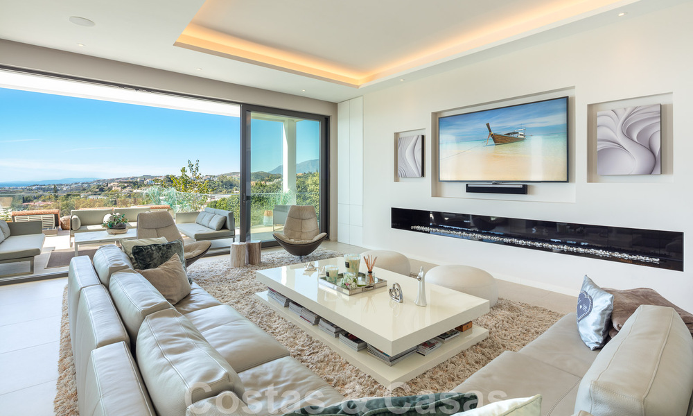 Spacieuse villa architecturale à vendre avec vue spectaculaire sur la mer dans une communauté privée de Benahavis - Marbella 52164
