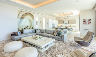 Spacieuse villa architecturale à vendre avec vue spectaculaire sur la mer dans une communauté privée de Benahavis - Marbella 52166 