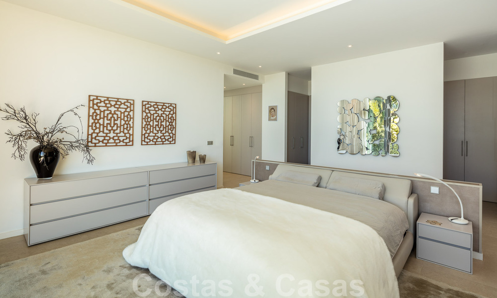 Spacieuse villa architecturale à vendre avec vue spectaculaire sur la mer dans une communauté privée de Benahavis - Marbella 52173