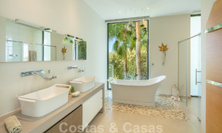 Spacieuse villa architecturale à vendre avec vue spectaculaire sur la mer dans une communauté privée de Benahavis - Marbella 52174 