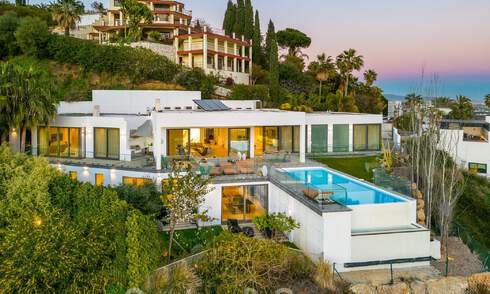 Spacieuse villa architecturale à vendre avec vue spectaculaire sur la mer dans une communauté privée de Benahavis - Marbella 52175