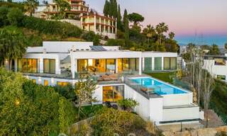 Spacieuse villa architecturale à vendre avec vue spectaculaire sur la mer dans une communauté privée de Benahavis - Marbella 52175 