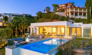 Spacieuse villa architecturale à vendre avec vue spectaculaire sur la mer dans une communauté privée de Benahavis - Marbella 52176 