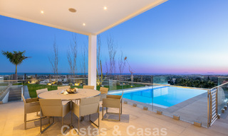 Spacieuse villa architecturale à vendre avec vue spectaculaire sur la mer dans une communauté privée de Benahavis - Marbella 52179 