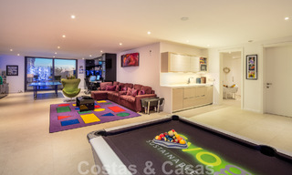 Spacieuse villa architecturale à vendre avec vue spectaculaire sur la mer dans une communauté privée de Benahavis - Marbella 52180 