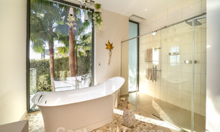 Spacieuse villa architecturale à vendre avec vue spectaculaire sur la mer dans une communauté privée de Benahavis - Marbella 52182 