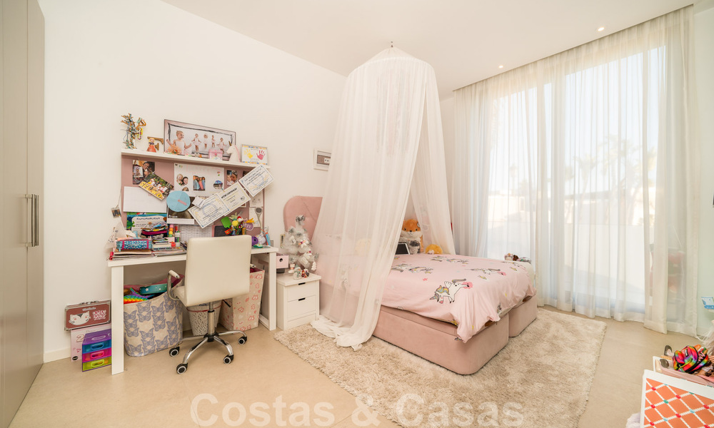 Spacieuse villa architecturale à vendre avec vue spectaculaire sur la mer dans une communauté privée de Benahavis - Marbella 52186