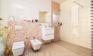 Spacieuse villa architecturale à vendre avec vue spectaculaire sur la mer dans une communauté privée de Benahavis - Marbella 52187 