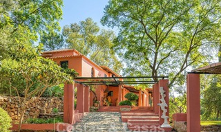 Propriété rustique traditionnelle à vendre sur un grand terrain de plus de 17 000 m² à la périphérie du village dans la zone exclusive de Benahavis 55763 