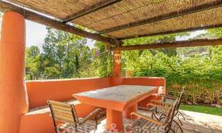 Propriété rustique traditionnelle à vendre sur un grand terrain de plus de 17 000 m² à la périphérie du village dans la zone exclusive de Benahavis 55767 