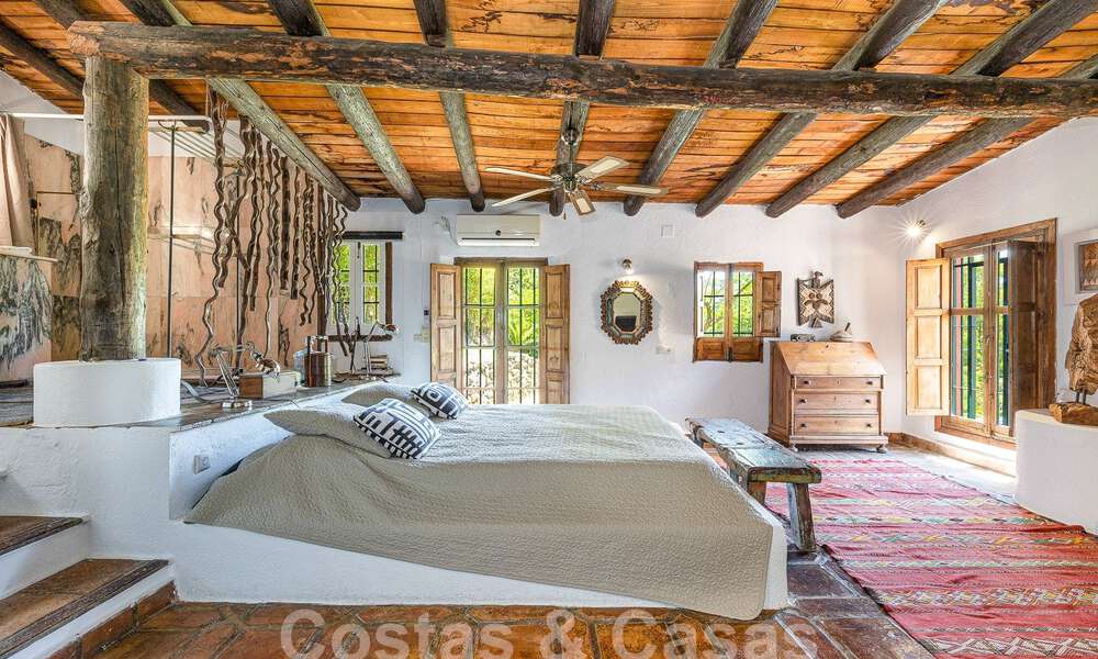 Propriété rustique traditionnelle à vendre sur un grand terrain de plus de 17 000 m² à la périphérie du village dans la zone exclusive de Benahavis 55772