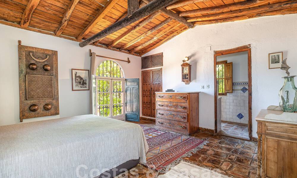 Propriété rustique traditionnelle à vendre sur un grand terrain de plus de 17 000 m² à la périphérie du village dans la zone exclusive de Benahavis 55778