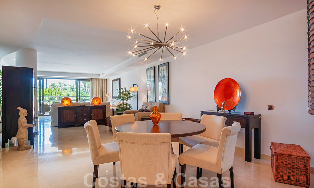 Vente d'un duplex exclusif et luxueux dans un complexe cinq étoiles en bord de mer, Puerto Banus, Marbella 40085