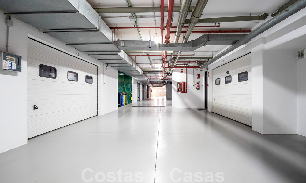 Vente d'un duplex exclusif et luxueux dans un complexe cinq étoiles en bord de mer, Puerto Banus, Marbella 40104