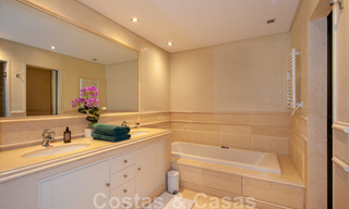 Spacieux appartement de luxe à vendre avec vue sur la mer, dans un complexe en première ligne de plage sur le nouveau Golden Mile entre Marbella et Estepona 39992 