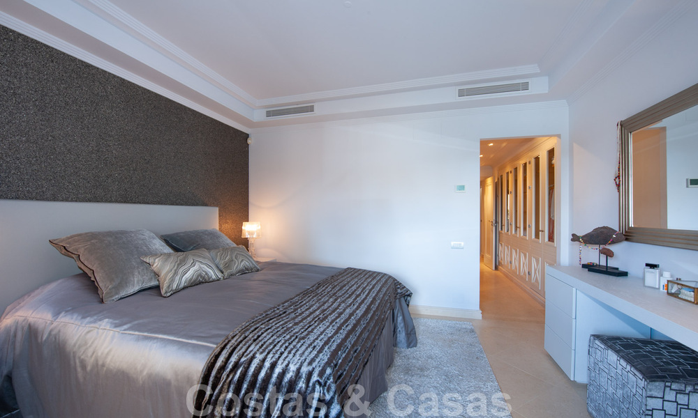 Spacieux appartement de luxe à vendre avec vue sur la mer, dans un complexe en première ligne de plage sur le nouveau Golden Mile entre Marbella et Estepona 39996