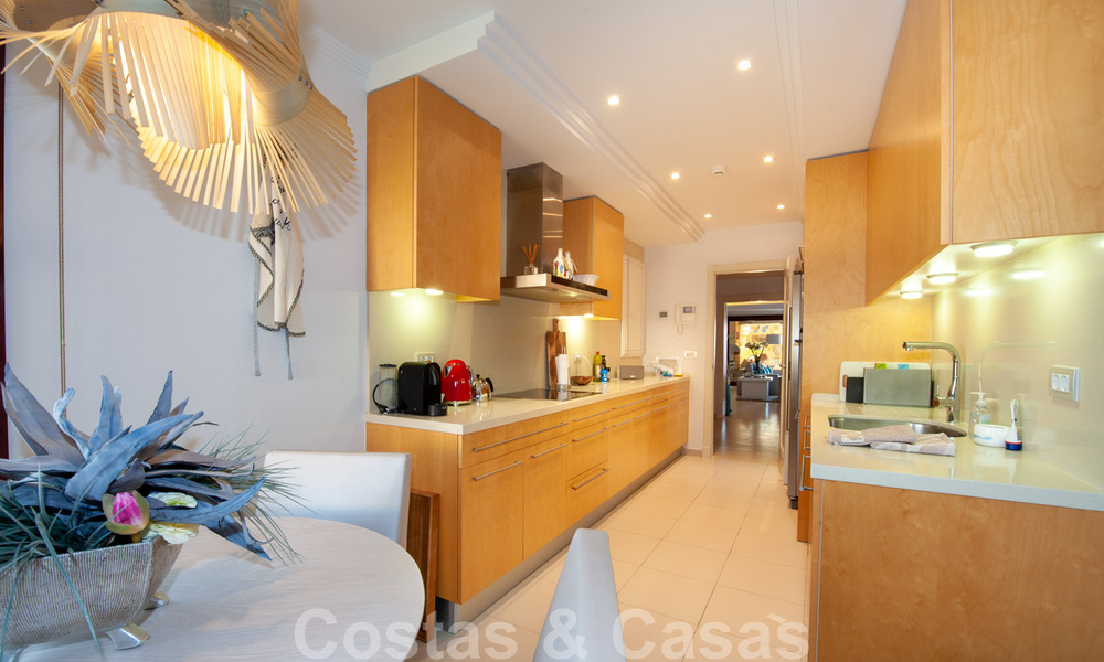 Spacieux appartement de luxe à vendre avec vue sur la mer, dans un complexe en première ligne de plage sur le nouveau Golden Mile entre Marbella et Estepona 39998