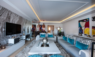 Spacieux appartement de luxe à vendre avec vue sur la mer, dans un complexe en première ligne de plage sur le nouveau Golden Mile entre Marbella et Estepona 39999 
