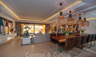 Spacieux appartement de luxe à vendre avec vue sur la mer, dans un complexe en première ligne de plage sur le nouveau Golden Mile entre Marbella et Estepona 40004 