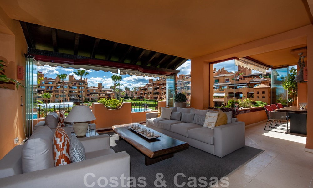 Spacieux appartement de luxe à vendre avec vue sur la mer, dans un complexe en première ligne de plage sur le nouveau Golden Mile entre Marbella et Estepona 40007