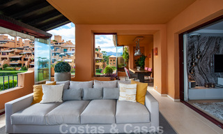 Spacieux appartement de luxe à vendre avec vue sur la mer, dans un complexe en première ligne de plage sur le nouveau Golden Mile entre Marbella et Estepona 40008 