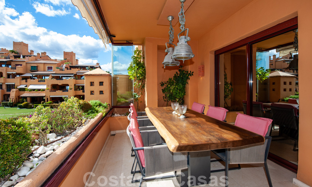 Spacieux appartement de luxe à vendre avec vue sur la mer, dans un complexe en première ligne de plage sur le nouveau Golden Mile entre Marbella et Estepona 40011