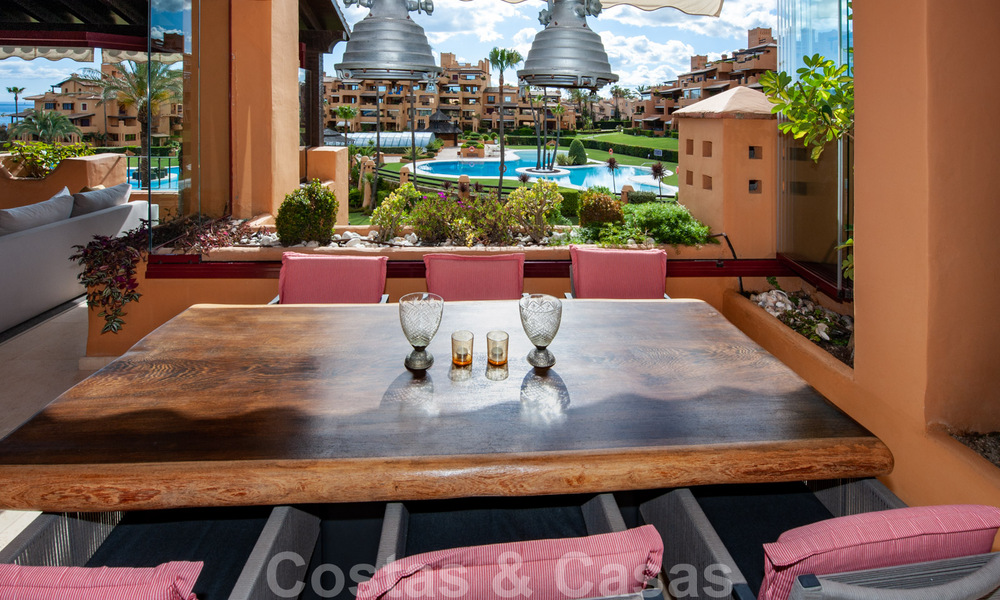 Spacieux appartement de luxe à vendre avec vue sur la mer, dans un complexe en première ligne de plage sur le nouveau Golden Mile entre Marbella et Estepona 40012