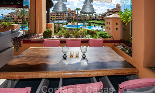 Spacieux appartement de luxe à vendre avec vue sur la mer, dans un complexe en première ligne de plage sur le nouveau Golden Mile entre Marbella et Estepona 40012 