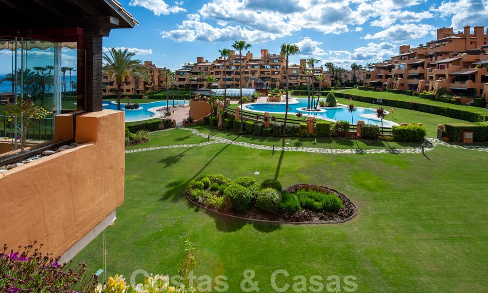 Spacieux appartement de luxe à vendre avec vue sur la mer, dans un complexe en première ligne de plage sur le nouveau Golden Mile entre Marbella et Estepona 40013