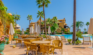Spacieux appartement de luxe à vendre avec vue sur la mer, dans un complexe en première ligne de plage sur le nouveau Golden Mile entre Marbella et Estepona 40023 