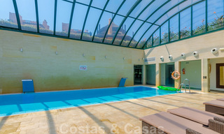 Spacieux appartement de luxe à vendre avec vue sur la mer, dans un complexe en première ligne de plage sur le nouveau Golden Mile entre Marbella et Estepona 40025 
