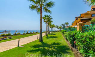 Spacieux appartement de luxe à vendre avec vue sur la mer, dans un complexe en première ligne de plage sur le nouveau Golden Mile entre Marbella et Estepona 40031 