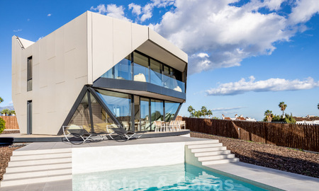 Villa unique, ultramoderne, à rotation intelligente à 360°, à vendre sur le nouveau Golden Mile entre Marbella et Estepona 40226