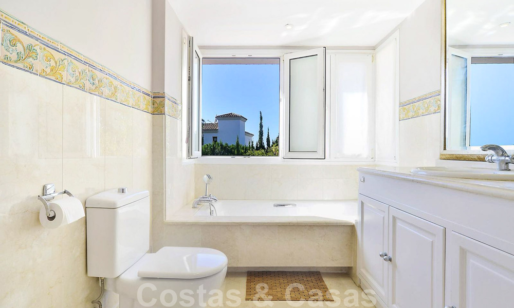 Villa de luxe traditionnelle et méditerranéenne dans la vallée du golf de Nueva Andalucia - Marbella 40290