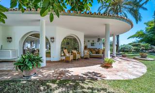 Méditerranée, bungalow - villa à vendre avec un bel étang sur le Golden Mile, Marbella 40335 