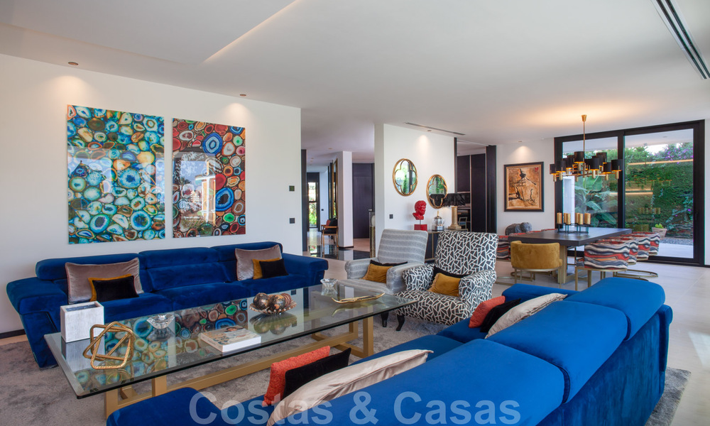 Villa spéciale et architecturale à vendre dans une communauté fermée à Nueva Andalucia, Marbella 40453