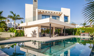 Villa spéciale et architecturale à vendre dans une communauté fermée à Nueva Andalucia, Marbella 40454 