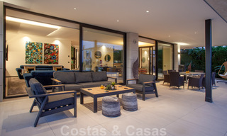 Villa spéciale et architecturale à vendre dans une communauté fermée à Nueva Andalucia, Marbella 40467 