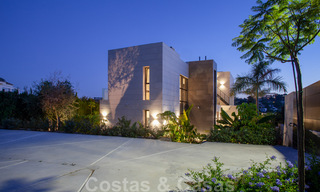 Villa spéciale et architecturale à vendre dans une communauté fermée à Nueva Andalucia, Marbella 40476 