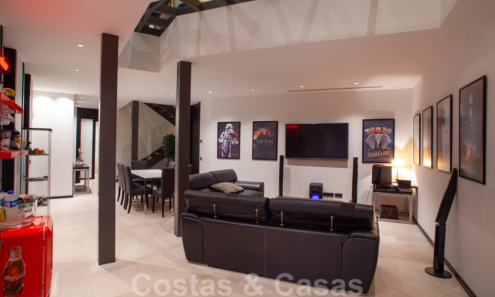 Villa spéciale et architecturale à vendre dans une communauté fermée à Nueva Andalucia, Marbella 40481