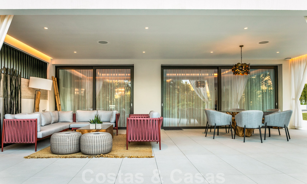 Appartement moderne en duplex à vendre avec jardin et piscine privés, à distance de marche des commodités et de la plage, dans une communauté fermée sur le Golden Mile de Marbella 40568
