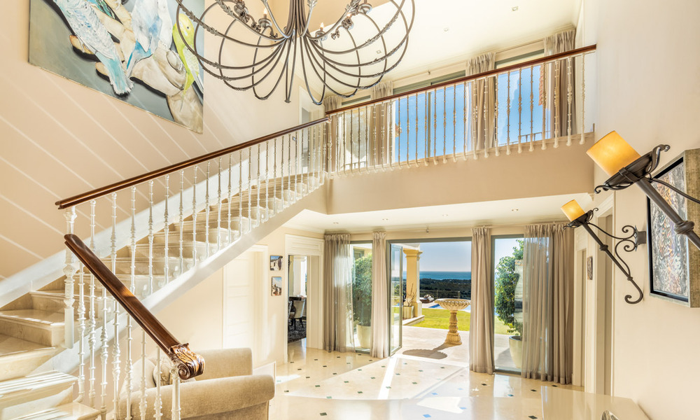 Charmante villa de luxe espagnole à vendre, en première ligne de golf avec vue panoramique sur le terrain à Marbella - Benahavis 40873